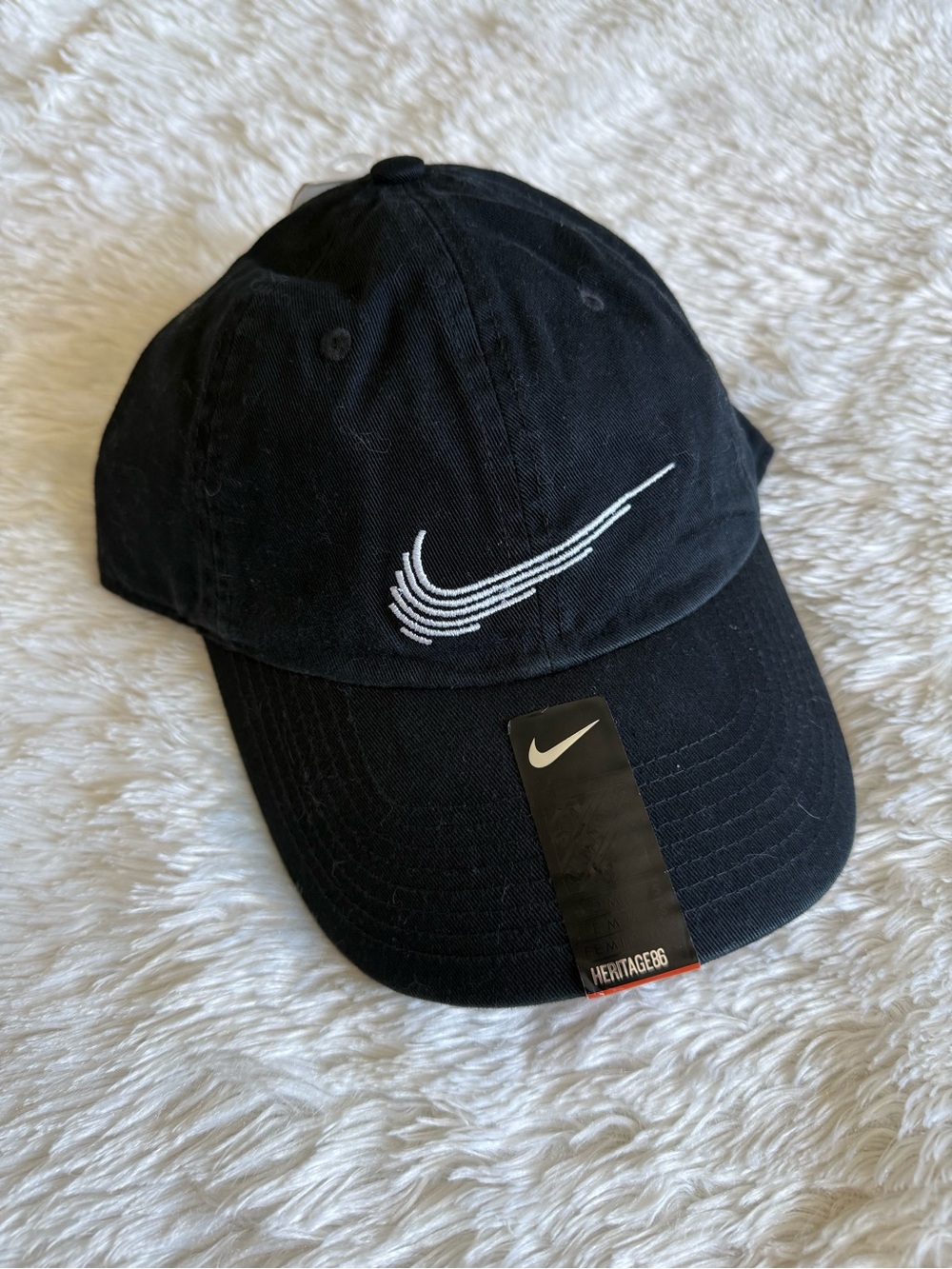 Nike Women’s Black Heritage86 Swoosh Cap